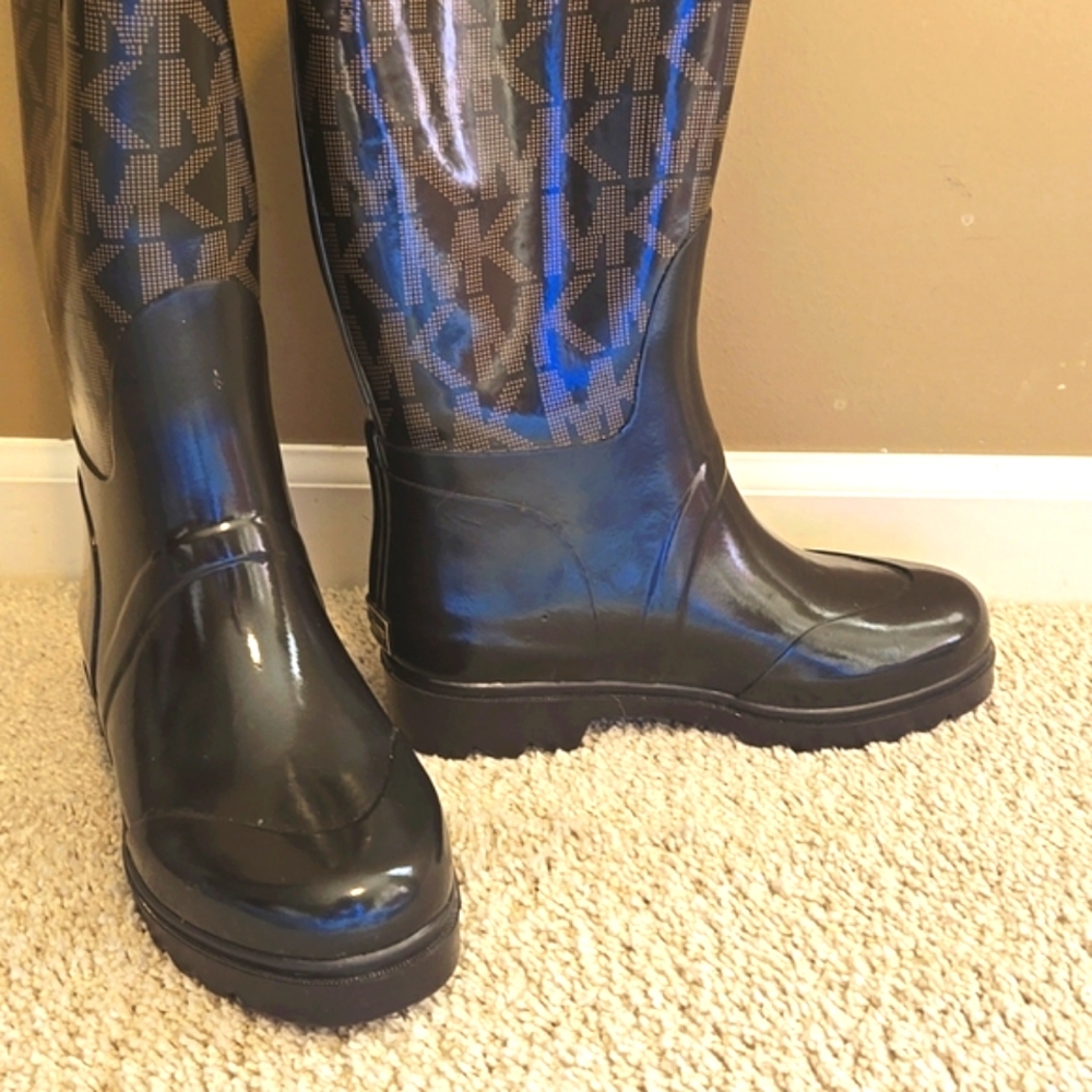 EXCELLENT Michael Kors tall rain boots size 6M brown/tan .. fashion forward - Picture 10 of 10